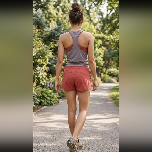 ATHLETA Women's Run With It 3.5" Zip Pocket Athletic Shorts! XL Exellent - Picture 2 of 5